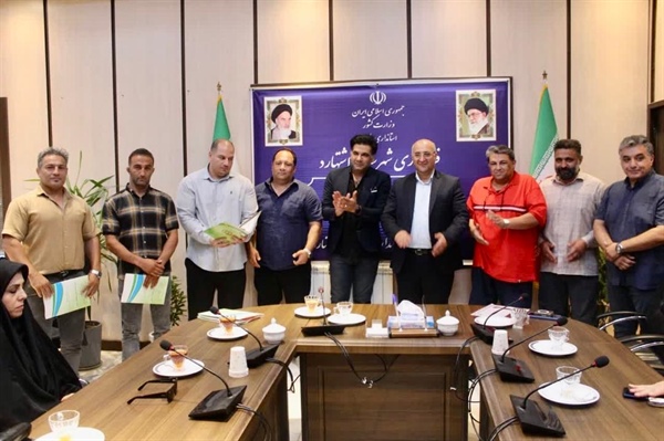 دیدار شرکت های حامی ورزش استان با فرماندار اشتهارد