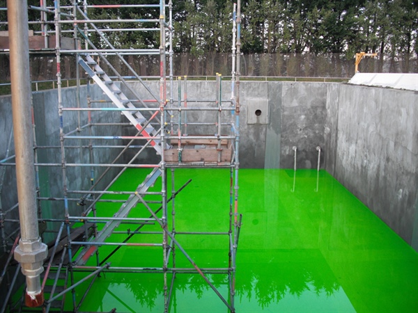 افزودنی‌ها و قطعات جانبی مورد استفاده در ساخت استخرهای بتنی صنعتی